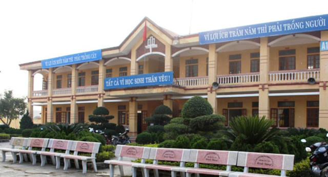 Các phụ huynh học sinh mong sự việc sớm sáng tỏ để con em họ có thể yên tâm đến trường.