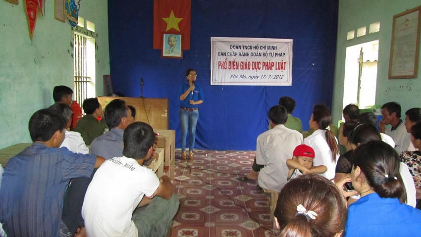 Đoàn viên, thanh niên Bộ Tư pháp tuyên truyền, phổ biến pháp luật cho nhân dân trên địa bàn tỉnh Thái Nguyên.