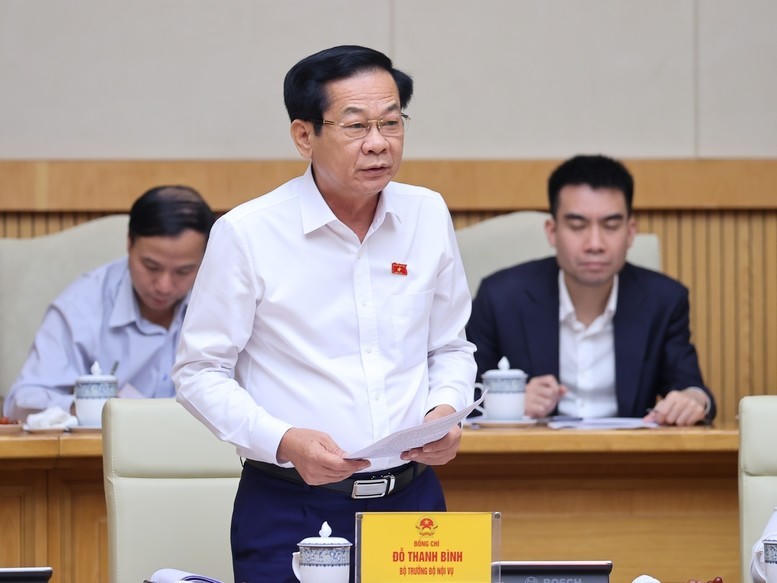 Bộ trưởng Bộ Nội vụ Đỗ Thanh Bình phát biểu tại phiên họp.
