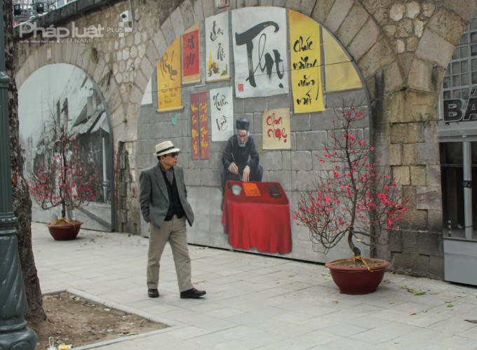 Hiện tại, đang có 17 tác phẩm tranh trên trên vòm cầu tại tuyến phố Phùng Hưng truyền tải thông điệp về về một Hà Nội ngàn năm văn hiến