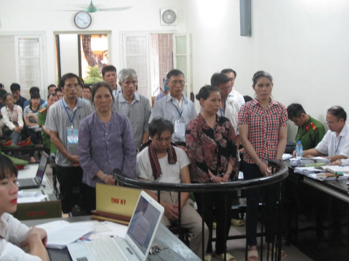 Các bị cáo trước vành móng ngựa trong phiên xử sơ thẩm