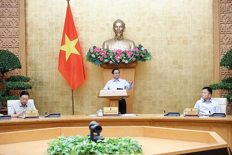 Thủ tướng và hai Phó thủ tướng tại phiên họp Chính phủ về xây dựng pháp luật.