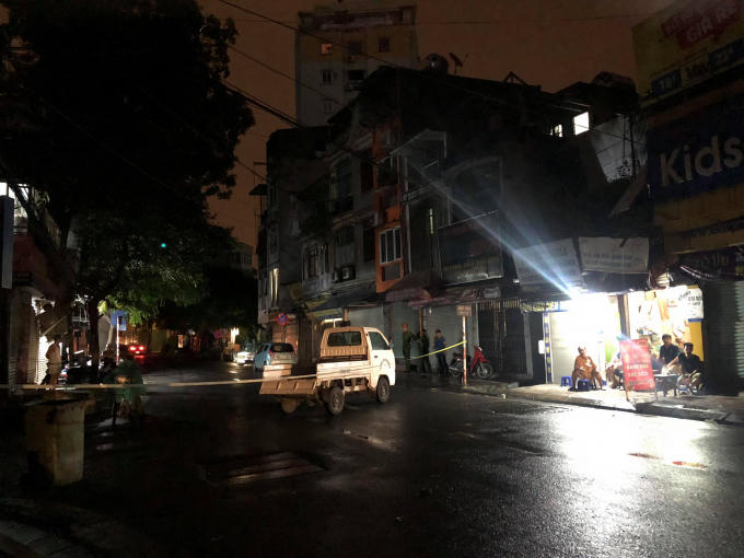 Khu vực quanh hiện trường vụ cháy ngày 17/9 được phong tỏa phục vụ điều tra. (Ảnh Ngọc Hải)