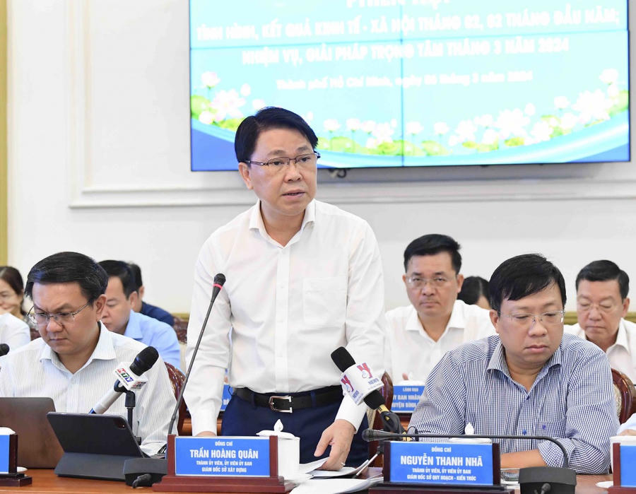 Giám đốc Sở Xây dựng TP.HCM Trần Hoàng Quân phát biểu tại phiên họp