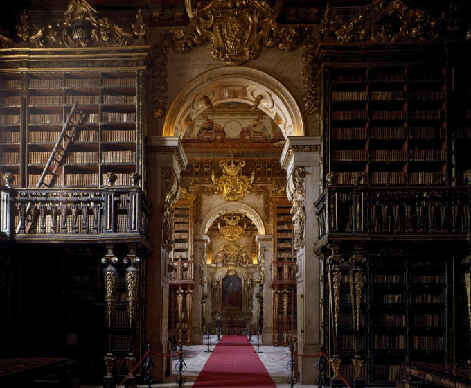 Thư viện Biblioteca Joanina, Coimbria, Bồ Đào Nha: Đây là một trong hai thư viện duy nhất trên thế giới có dơi bảo vệ sách chống lại côn trùng.