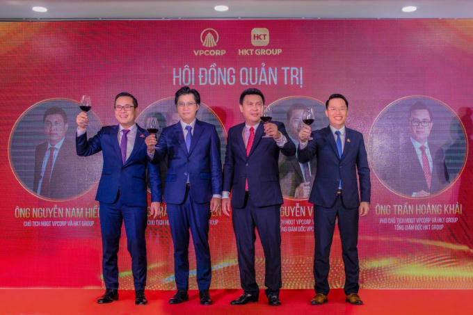 4 cổ đông đồng sáng lập ra mắt các vị khách quý