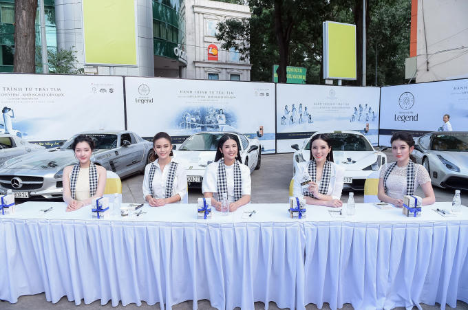 Hồ Ngọc H&agrave;, Ho&agrave;ng Th&ugrave;y Linh khiến sinh vi&ecirc;n đứng ngồi kh&ocirc;ng y&ecirc;n