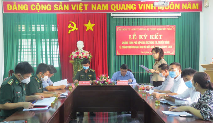 Quang cảnh buổi lễ ký kết.