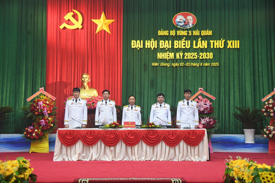 Đoàn Chủ tịch điều hành đại hội