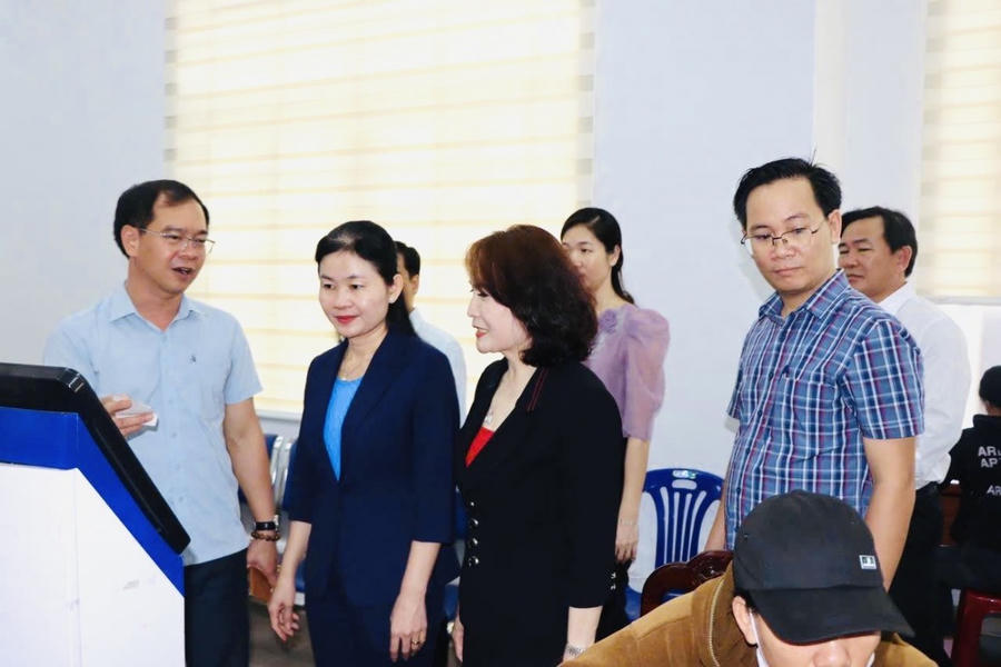 Bà Tôn Ngọc Hạnh cùng đoàn công tác thăm, khảo sát Trung tâm Hành chính công xã Xuân Lộc