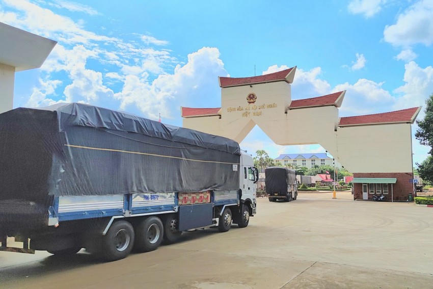 Tỉnh Tây Ninh yêu cầu các đơn vị tuần tra, kiểm soát nghiêm ngặt tại các tuyến biên giới đường bộ và đường sông, đặc biệt là tại các cửa khẩu.