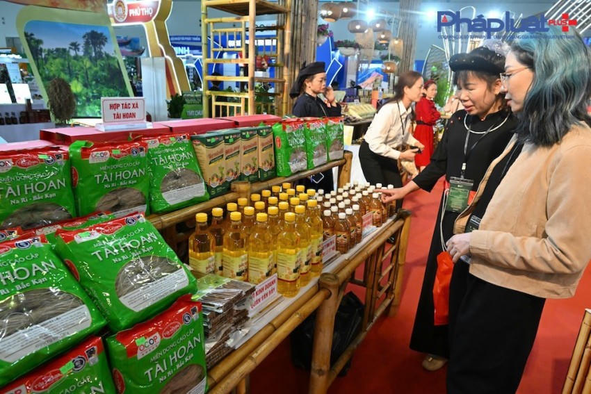 Cận cảnh các gian hàng của các địa phương trưng bày tại Hội chợ Mùa thu lần thứ I