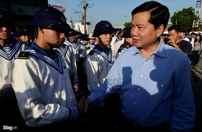 Nữ t&acirc;n binh tại TP Hồ Ch&iacute; Minh trong ng&agrave;y nhập ngũ