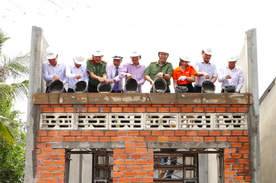 Với kinh phí Bộ Công an hỗ trợ, tỉnh Bạc Liêu sẽ đồng loạt xây dựng để kịp bàn giao nhà đúng vào dịp kỷ niệm 135 năm Ngày sinh Chủ tịch Hồ Chí Minh.