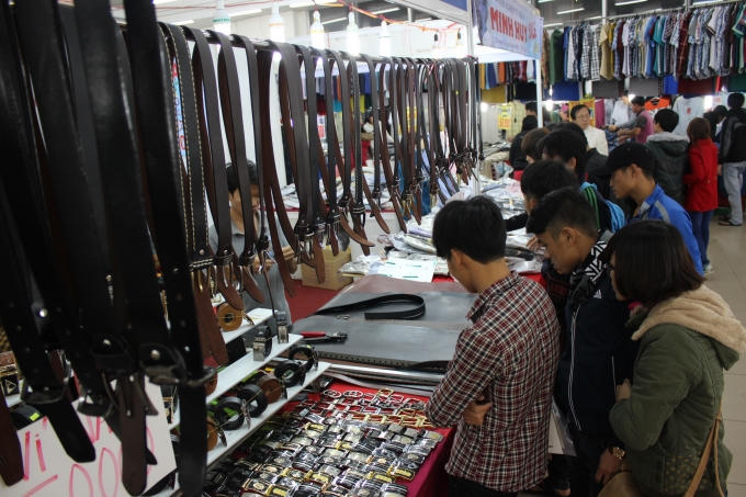 Người tiêu dùng tại Việt Nam hiện nay vẫn đang bị xâm phạm quyền lợi khá trầm trọng (Ảnh Cao Long).