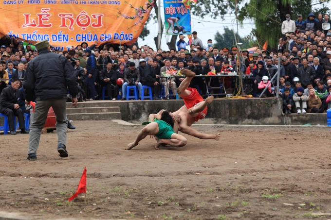 Tưng bừng hội Vật Đền - Ch&ugrave;a Chi Đ&ocirc;ng