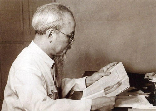 Hồ Chủ tịch v&agrave; b&agrave;i b&aacute;o viết về Hiệp ước thương mại