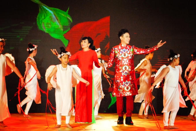 Nguyên Vũ - Phương Thanh song ca trên sân khấu