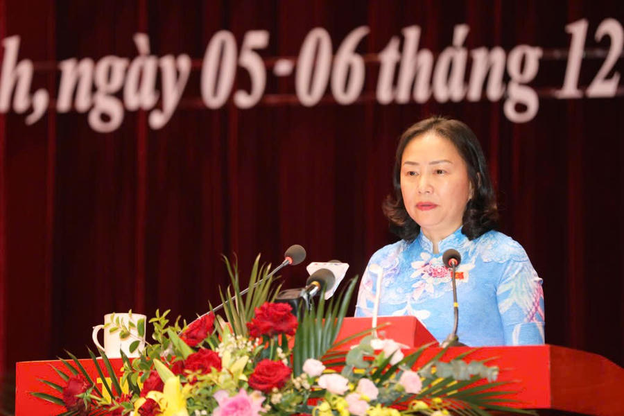 Bà Vi Ngọc Bích, Phó Chủ tịch Thường trực HĐND tỉnh Quảng Ninh phát biểu bế mạc kỳ họp.
