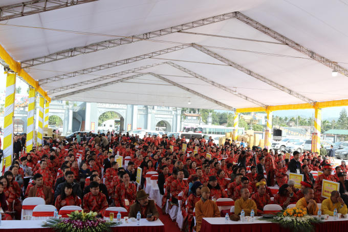 Các đại biểu, doanh nhân có mặt trong chương trình này