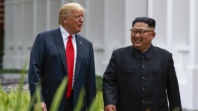 Tổng thống Mỹ Donald Trump gặp nhà lãnh đạo Triều Tiên Kim Jong Un tại Singapore vào tháng 6/2018. Ảnh: AP.