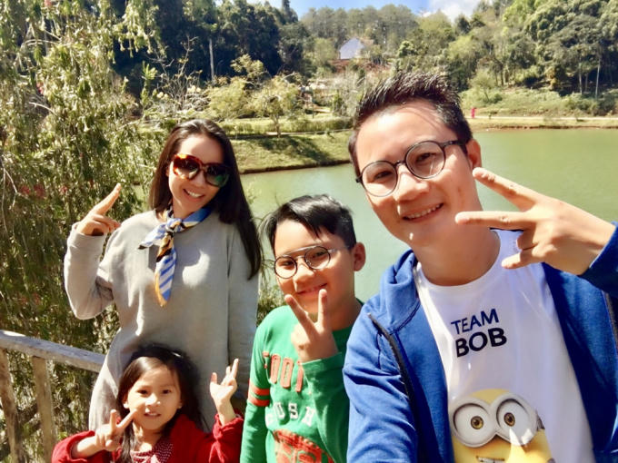Hoàng Bách và con trai đi mọi miền đất nước tìm mẹ.