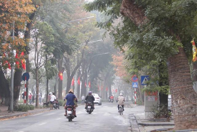 Phố Lê Thái Tổ ngày cuối tuần.