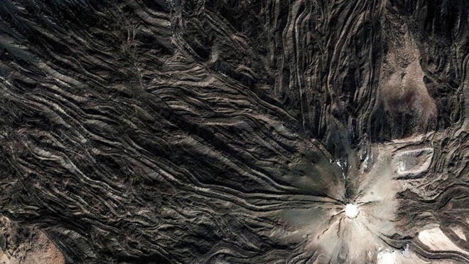 Núi lửa Pico del Teide cao 3.718 m, ngọn núi cao nhất Tây Ban Nha.