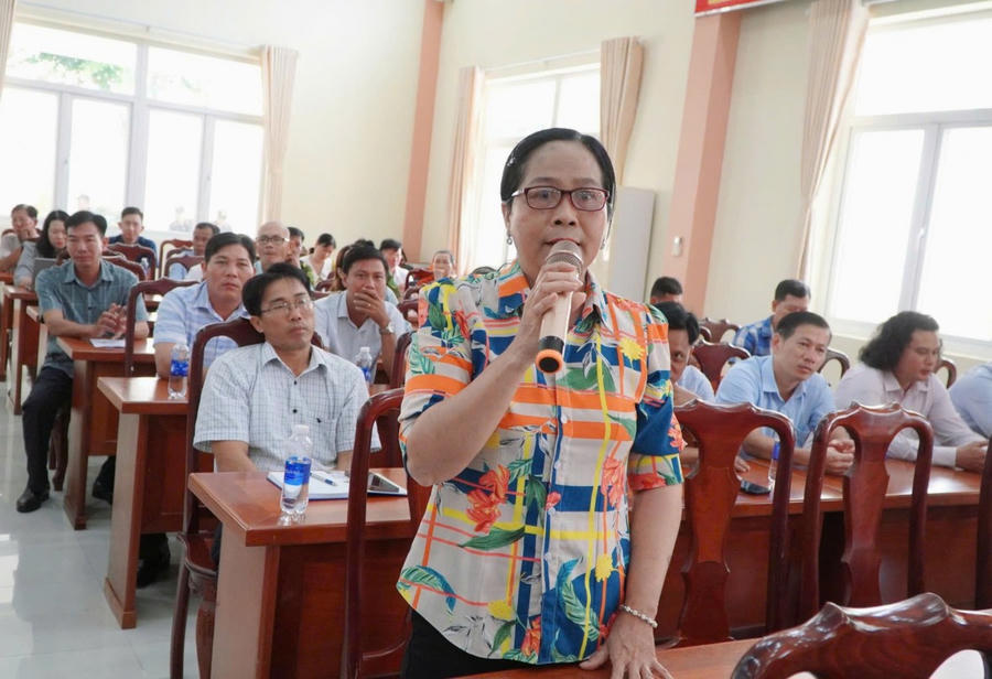 Cử tri phát biểu tại hội nghị (Ảnh: Khánh Thùy)