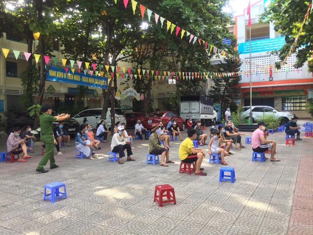 Trong ngày 16/8, ngành chức năng đã lấy mẫu xét nghiệm Covid-19 cho gần 1.500 người dân ở khu vực gần nhà dân tổ chức đám tang tại K160 Trần Cao Vân, Đà Nẵng