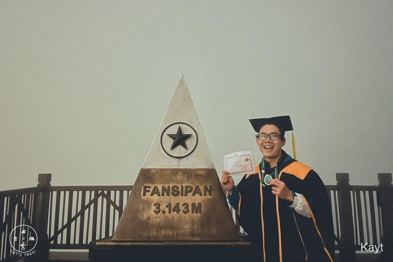Chàng trai chinh phục thành công đỉnh Fansipan cao 3.143 m (Ảnh: Tuấn Khanh).