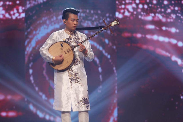 Nghệ sĩ đàn nguyệt trẻ tuổi Đỗ Trung Lương.