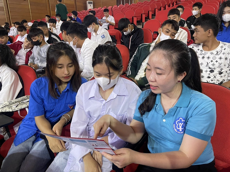 Nhiều địa phương trên cả nước đã và đang nỗ lực triển khai đồng bộ các giải pháp để đạt mục tiêu 100% HSSV có thẻ BHYT.