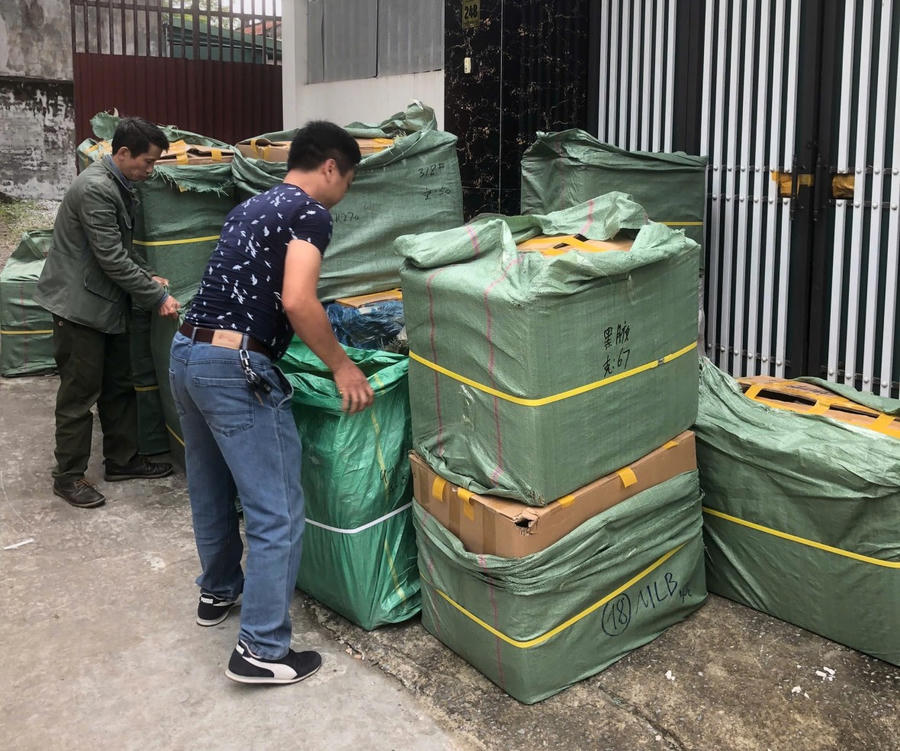 Hơn 1.600 túi, ví giả mạo nhãn hiệu nổi tiếng bị Đoàn kiểm tra liên ngành số 1 TP Hà Nội phát hiện và thu giữ.