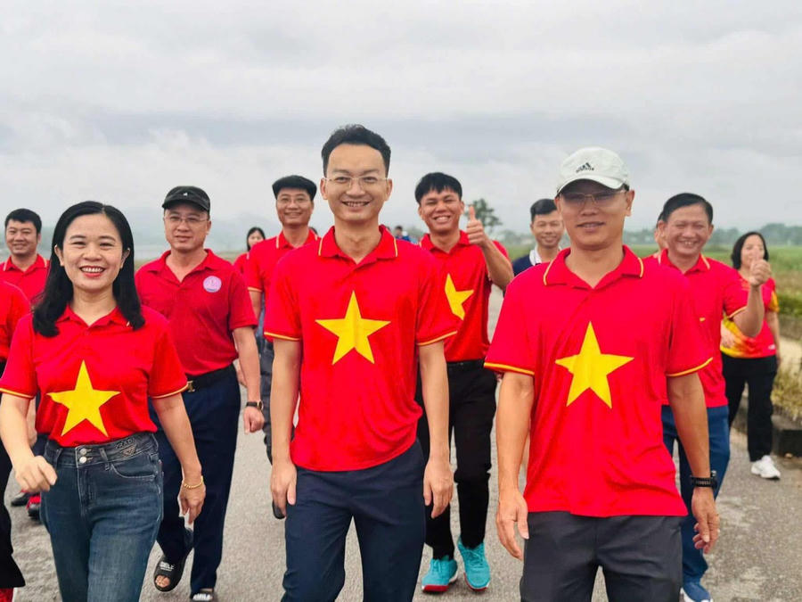 Cán bộ và nhân dân xã Đại Đồng hưởng ứng chương trình.