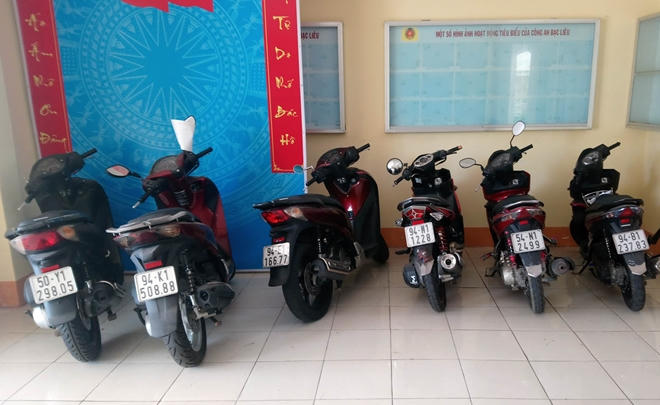 Xe tang vật mà Công an tỉnh Bạc Liêu tạm giữ từ các đối tượng lừa đảo.