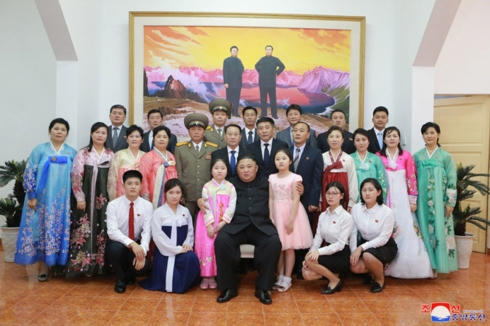 Chủ tịch Triều Tiên Kim Jong Un tới thăm Đại sứ quán Triều Tiên tại Hà Nội.