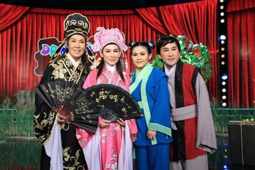 Anh Vũ ngẫu hứng l&agrave;m thơ ch&uacute;c Tết người phụ nữ lạ