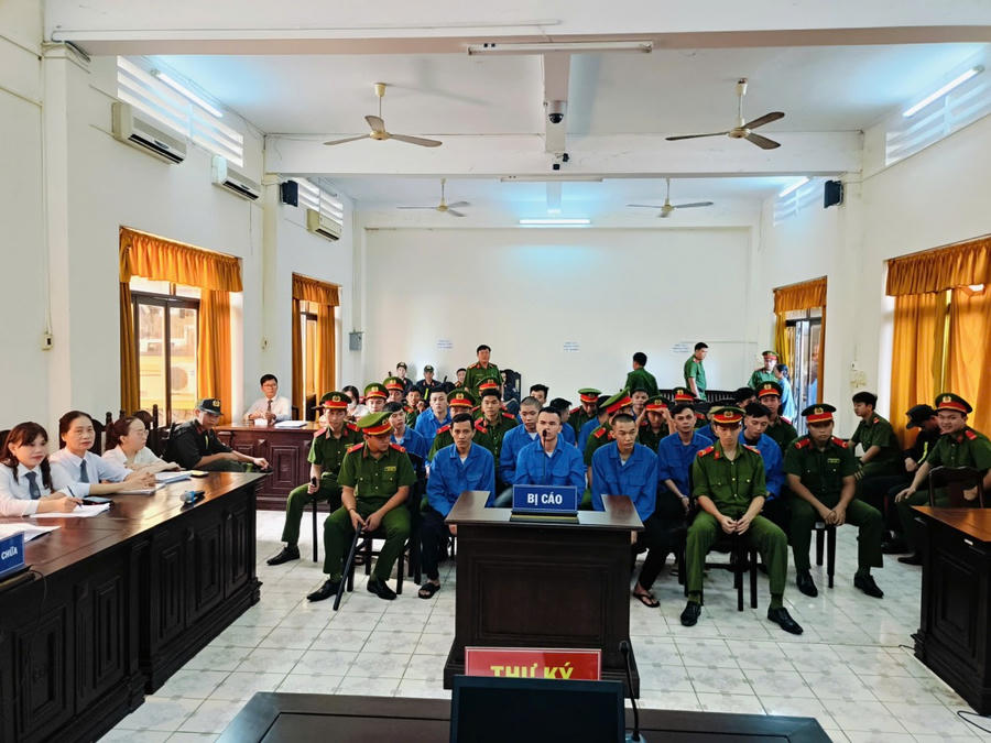 Trợ giúp viên pháp lý và Luật sư bào chữa, bảo vệ cho bị cáo, bị hại - Ảnh minh họa.