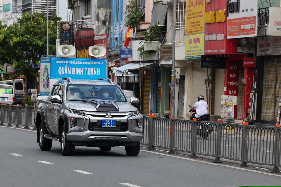 Chính quyền địa phương liên tục phát loa tuyên truyền trong những ngày Thành phố bước vào cao điểm chống dịch.