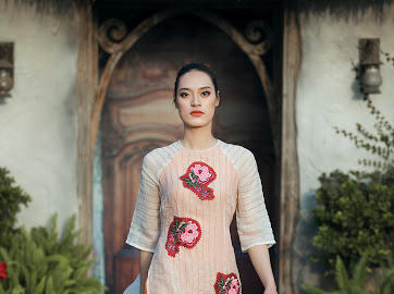 Xu&acirc;n Bắc nắm tay 2 con trai - Bi B&eacute;o, Minh Bủm catwalk giữa vườn hoa