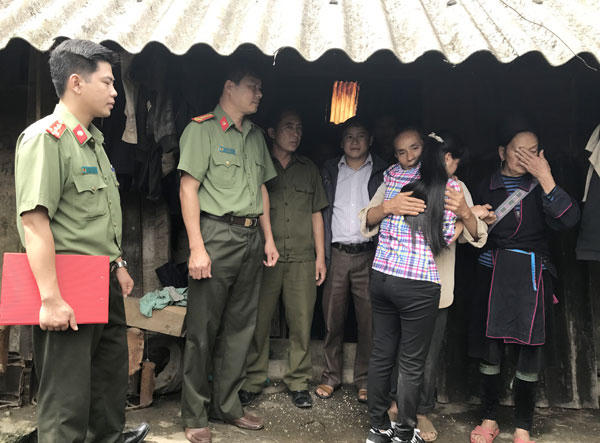 Em Sùng Thị S đã được đoàn tụ cùng gia đình sau thời gian hơn 4 tháng bị lừa bán sang Trung Quốc .