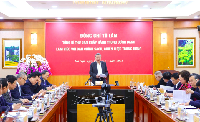 Tổng Bí thư Tô Lâm chủ trì buổi làm việc với Ban Chính sách, chiến lược Trung ương về phát triển khu vực kinh tế tư nhân ở Việt Nam (Ảnh: TTXVN).