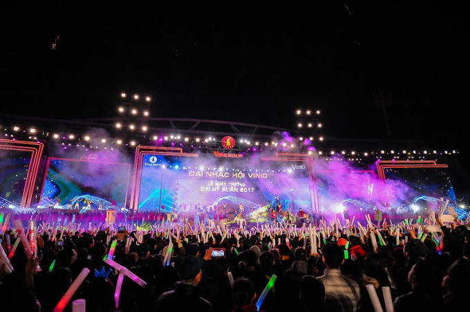 Đại nhạc hội khép lại thành công với ca khúc Tết tết tết qua sự trở lại của các ca sĩ và màn bắn pháo hoa hoành tráng. Sự kiện của Vingroup một lần nữa khẳng định vị thế và tầm vóc của một thương hiệu Việt hàng đầu cũng như cách tri ân khách hàng thân thiết một cách vượt trội chưa từng có.