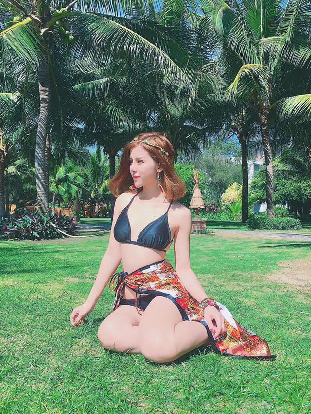 Cô gái sinh năm 1997 theo đuổi phong phong cách quyến rũ, bánh bèo gợi cảm.