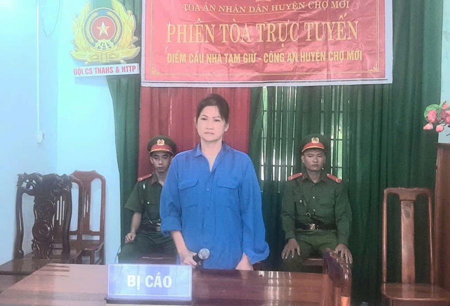 Bị cáo Cao Thị Thiên Thư tại phiên tòa trực tuyến
