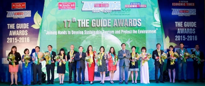 Đại diện Mercure Bà Nà Hills French Village nhận giải The Guide Awards