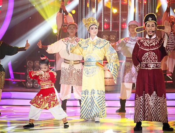 Tiết mục mang màu sắc lịch sử, hào sảng được thể hiện trọn vẹn qua diễn xuất ấn tượng của cô bé bảy tuổi Bảo Ngọc. Ảnh: Internet