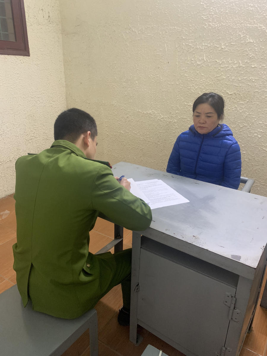 Đối tượng Nguyễn Thị Hoa tại cơ quan Công an.