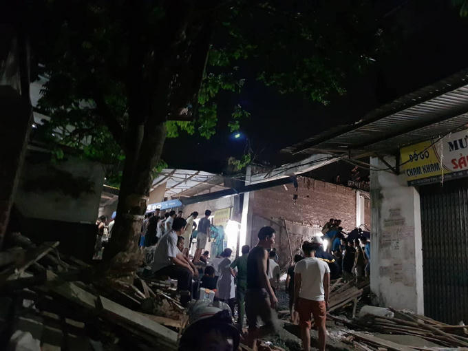 Hiện trường ngôi nhà bị sập.